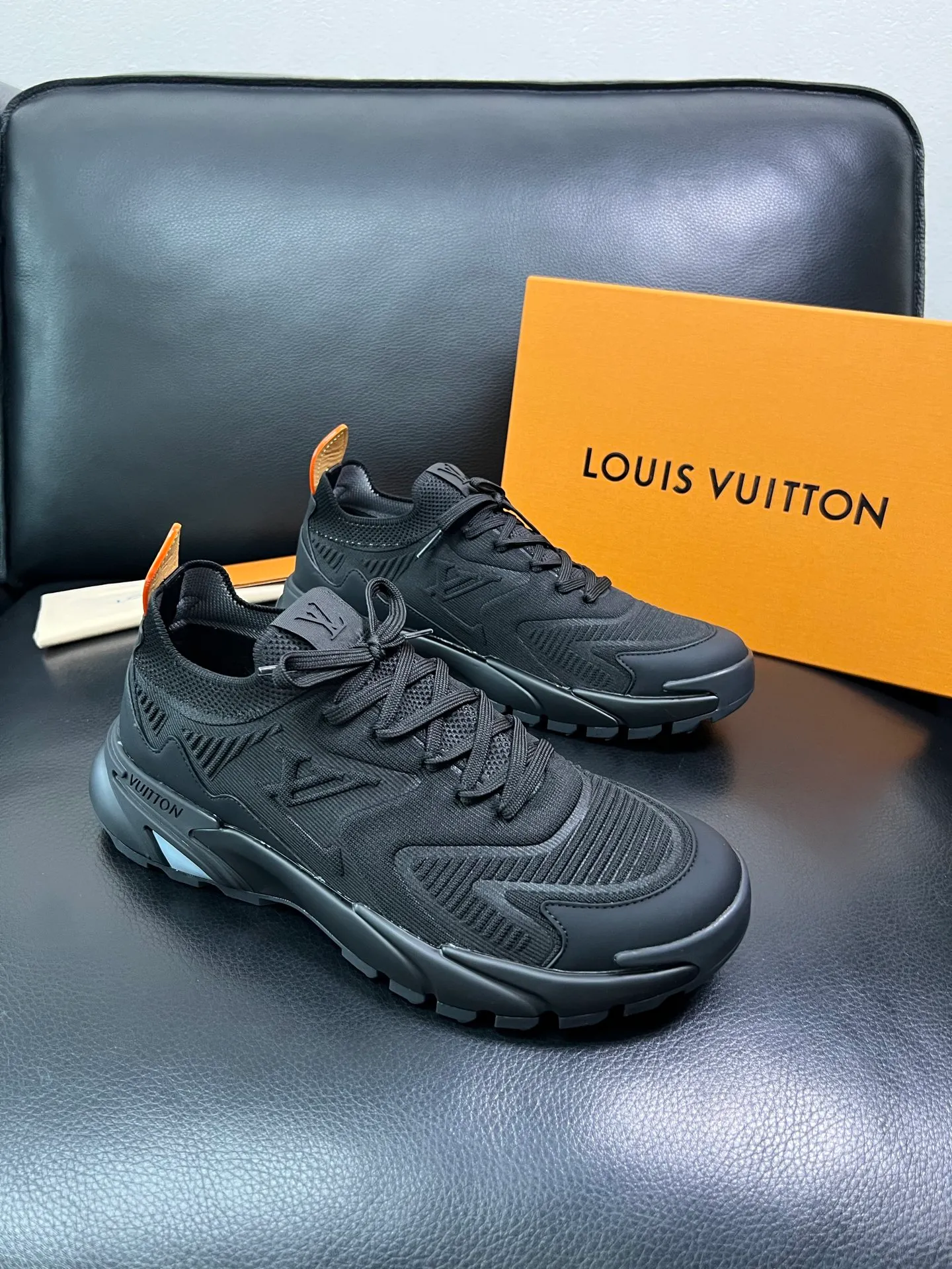 Men's shoes 💰660 Lv top purchasing Louis Vuitton Leather Shoes Counter Synchronization, imported fly woven fabrics from Italy, imported water-dyed cowhide lining, soles: original soles specially provided by the original factory, original factory follow-up orders, high quality, welcome to compare, code number 39-44 (custom-made 45) 85887